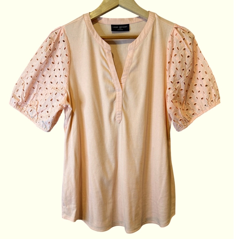 Lane Bryant Top 14/16 Peach Ribbed Knit Eyelet Split Neck Short Sleeve